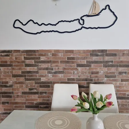 Apartament Angela Haz *